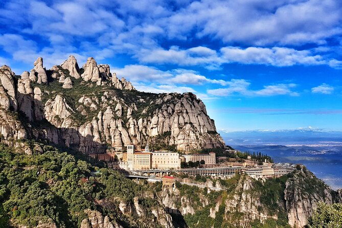 experience-montserrat-private-tour-for-families-with-pick-up