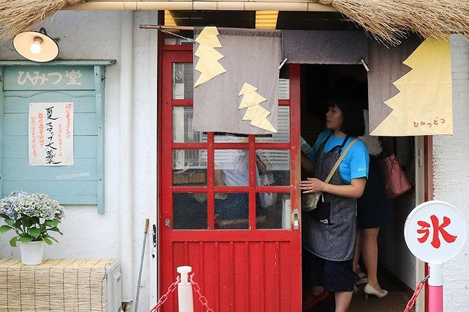 experience-old-local-tokyo-traditional-food-in-yanaka-ginza