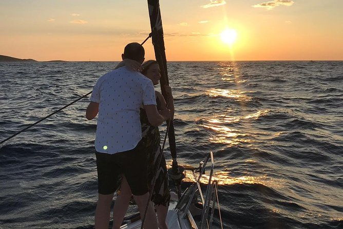 experience-romantic-sunset-sailing-on-a-modern-36ft-11m-sail-yacht-hvar