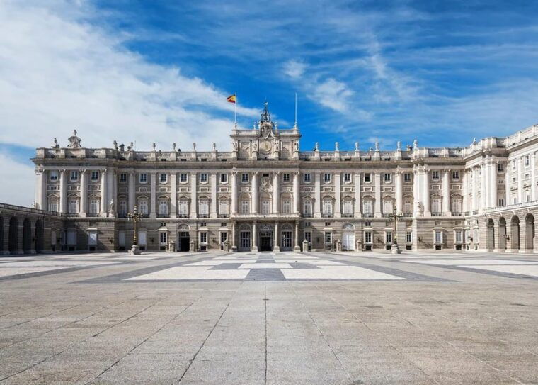 experience-royal-luxury-in-madrids-palacio-real