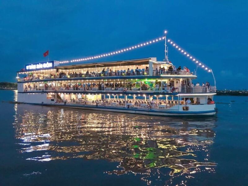 experience-saigon-by-night-on-cruise