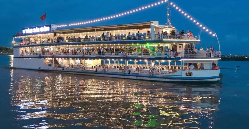 experience-saigon-by-night-on-cruise
