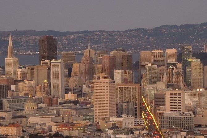 experience-san-francisco-at-night-in-a-luxury-suv