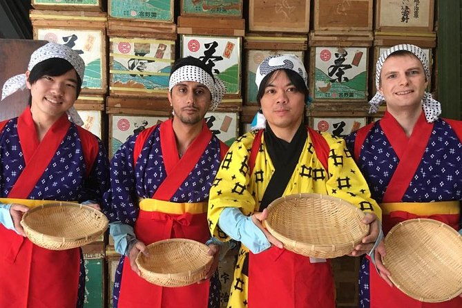 experience-seasonal-green-tea-picking-in-sayama-and-nostalgic-walk-in-kawagoe