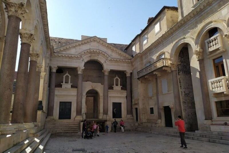 experience-split-history-tour-with-local-historian-private