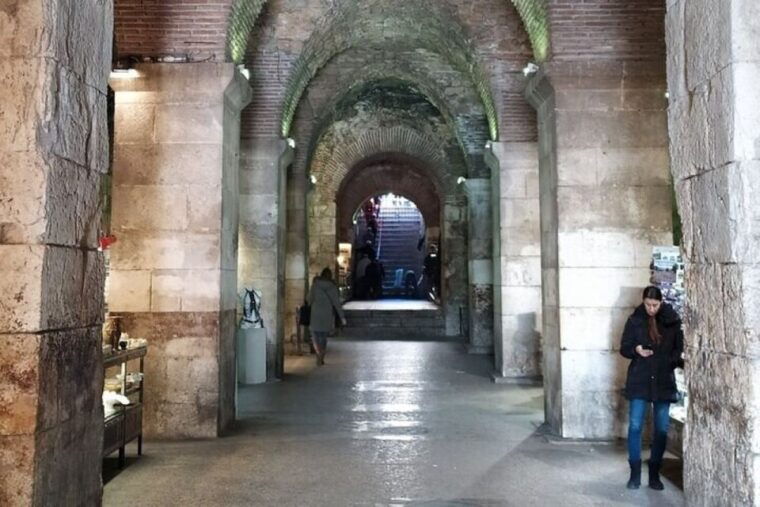 experience-split-history-tour-with-local-historian-private