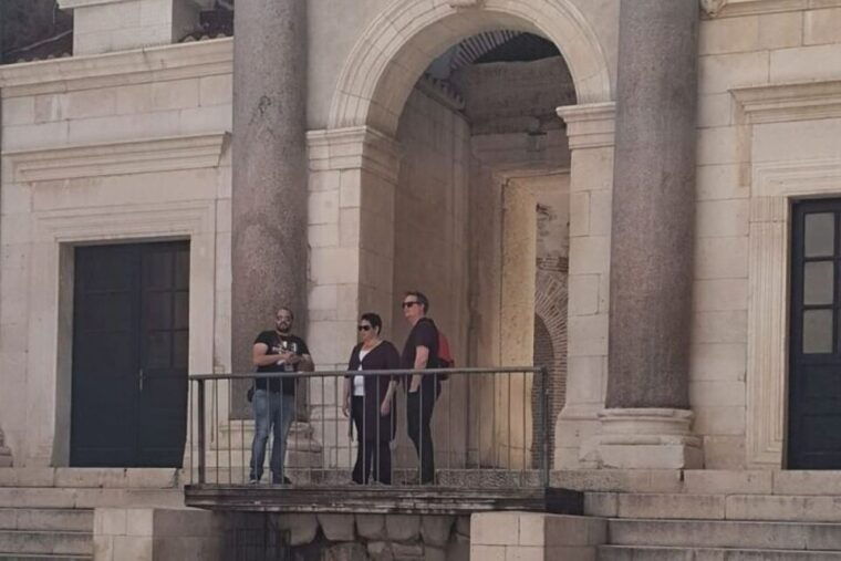 experience-split-history-tour-with-local-historian-private