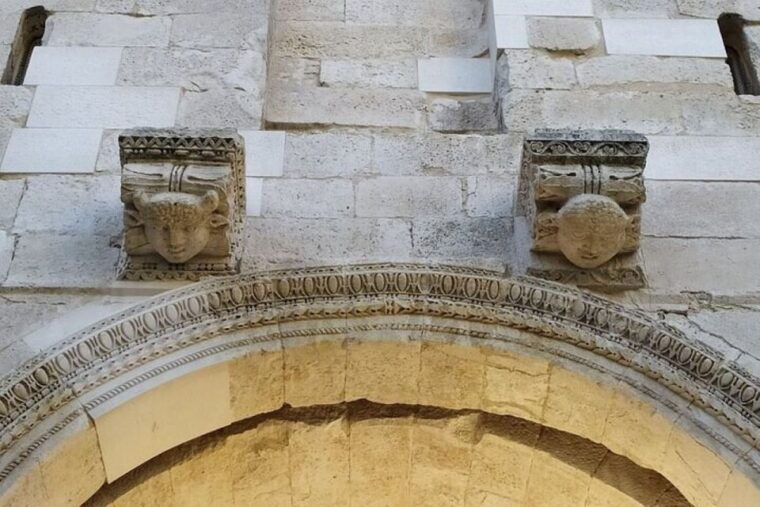 experience-split-history-tour-with-local-historian-private