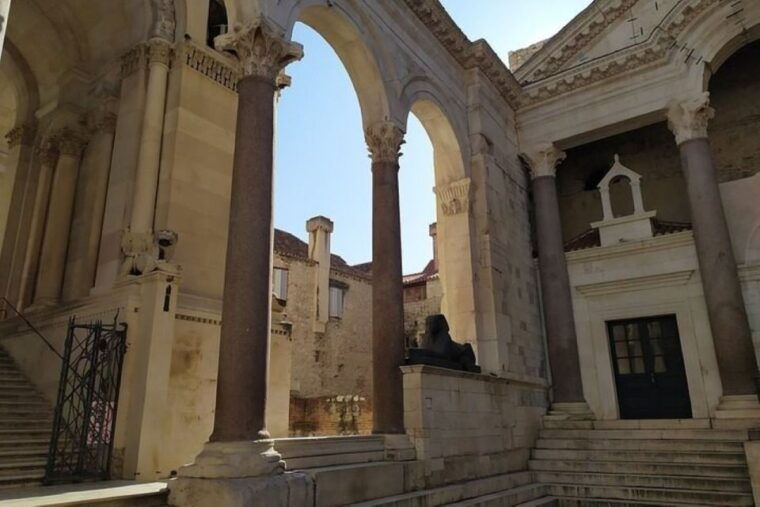 experience-split-history-tour-with-local-historian-private