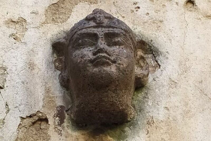 experience-split-history-walking-tour-with-local-historian