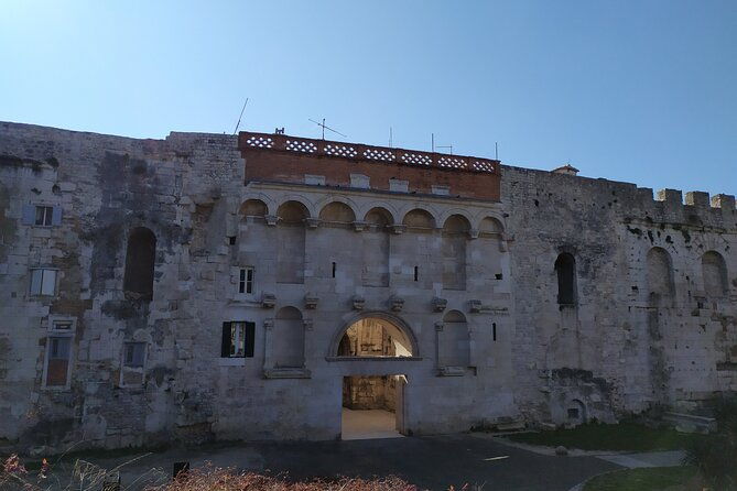 experience-split-with-local-professional-historian-private-2