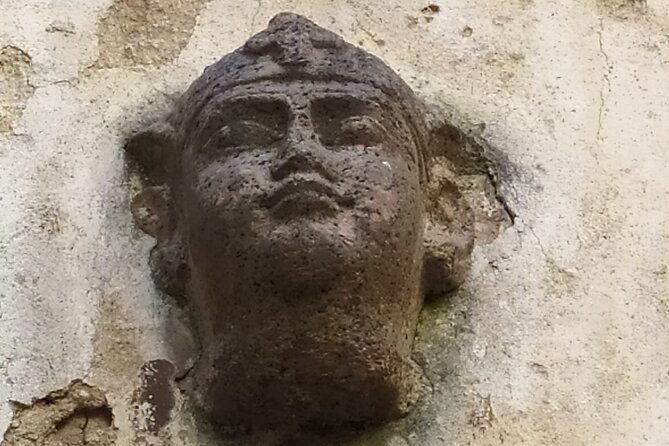 experience-split-with-local-professional-historian-private-2