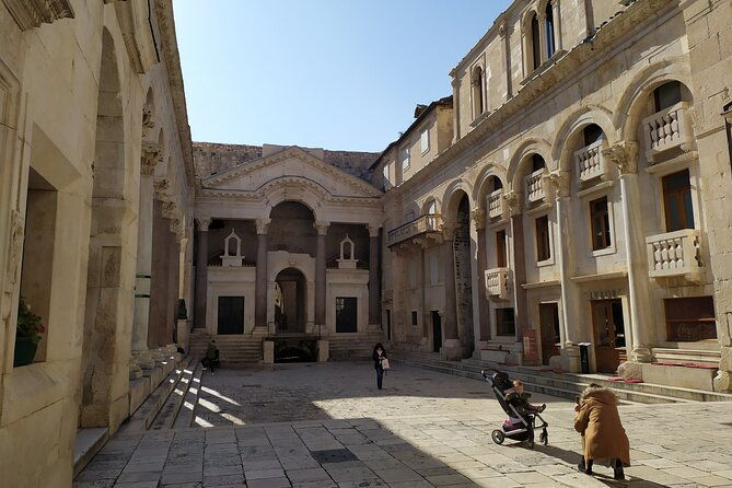 experience-split-with-local-professional-historian-private