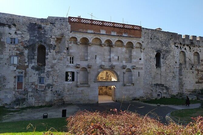 Experience Split With Local Professional Historian - Small Group - The Experience in Practice