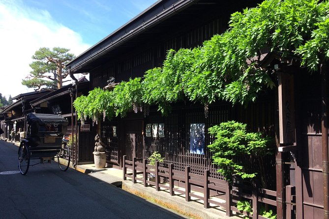 experience-takayama-local-sake-tasting-with-explanation-1-hour