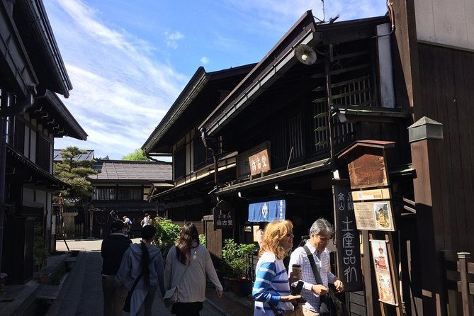 experience-takayama-local-sake-tasting-with-explanation-1-hour