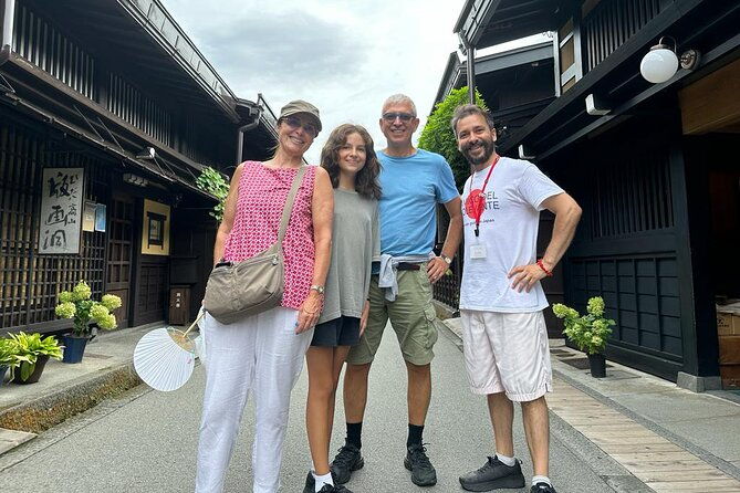 experience-takayama-old-town-30-minutes-walk