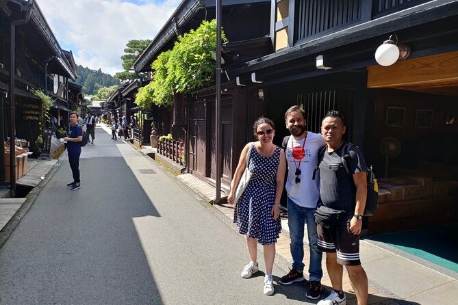 experience-takayama-old-town-30-minutes-walk