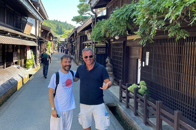 experience-takayama-old-town-30-minutes-walk
