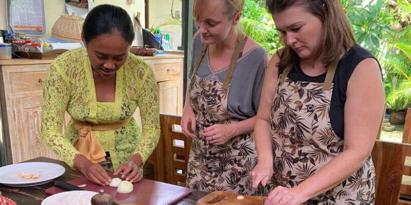experience-the-art-of-cooking-authentic-balinese-cuisine