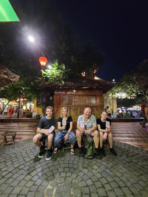 experience-the-enchanting-hoi-an-by-night