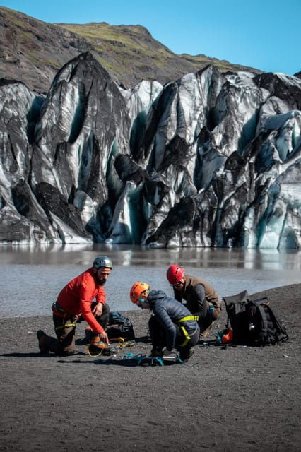 experience-the-glacier-in-micro-group