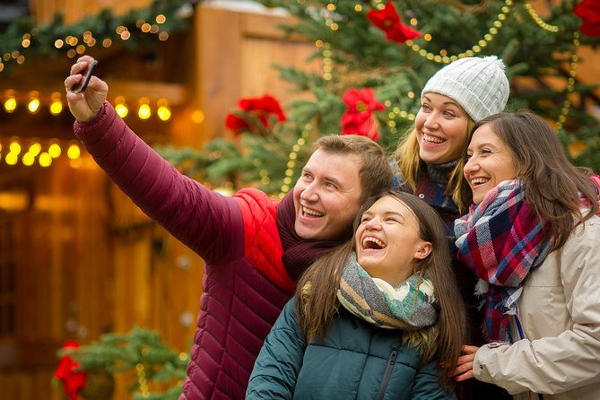 experience-the-season-with-a-scavenger-hunt-in-denver-with-holly-jolly-hunt