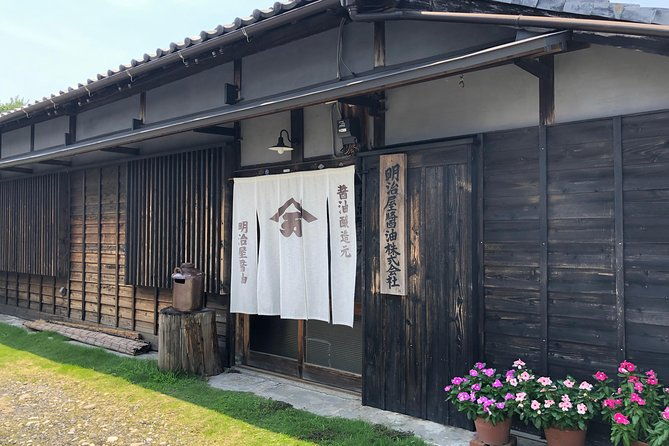 experience-the-shoyu-soy-sauce-making