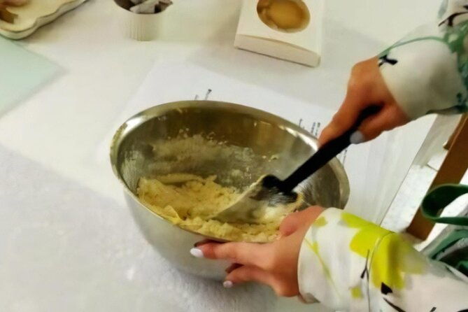 experience-traditional-japanese-design-with-icing-cookies-nerima