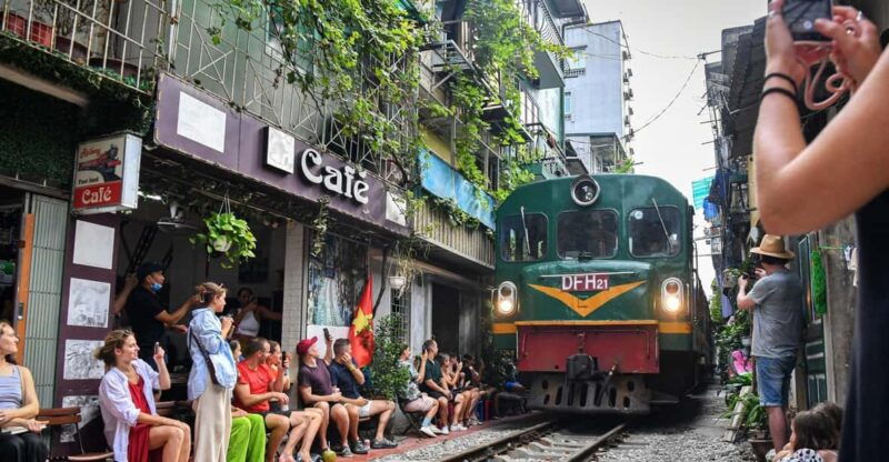 experience-train-street-with-local-food