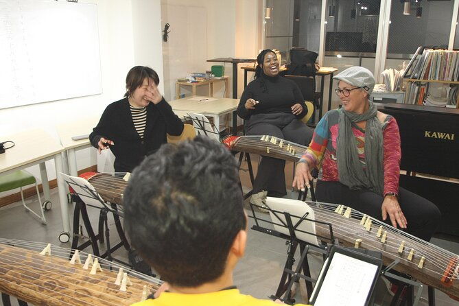 experiential-lesson-of-the-japanese-instrument-koto