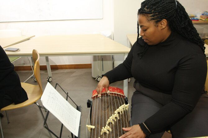 experiential-lesson-of-the-japanese-instrument-koto
