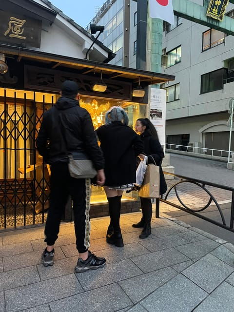 expert-anime-guide-in-akihabara-with-a-maid-witch