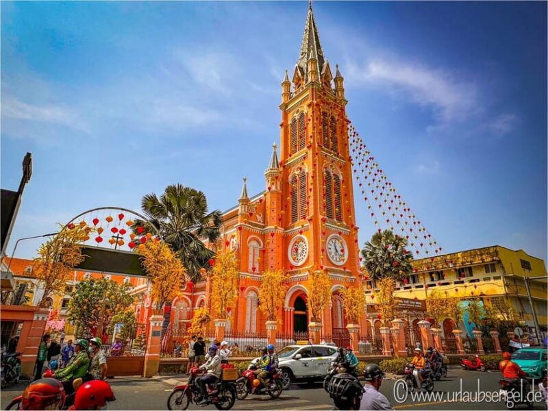 explore-5-districts-in-ho-chi-minh-city-by-motorbike