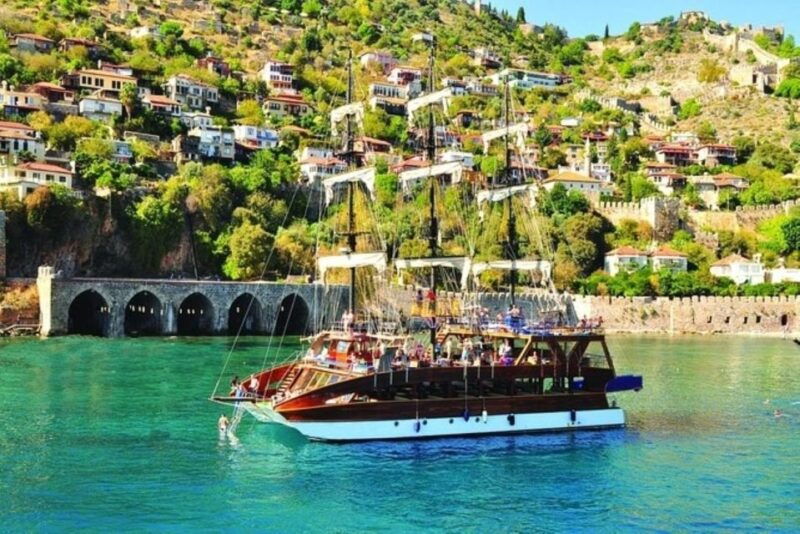 explore-alanyas-beauty-catamaran-boat-tour