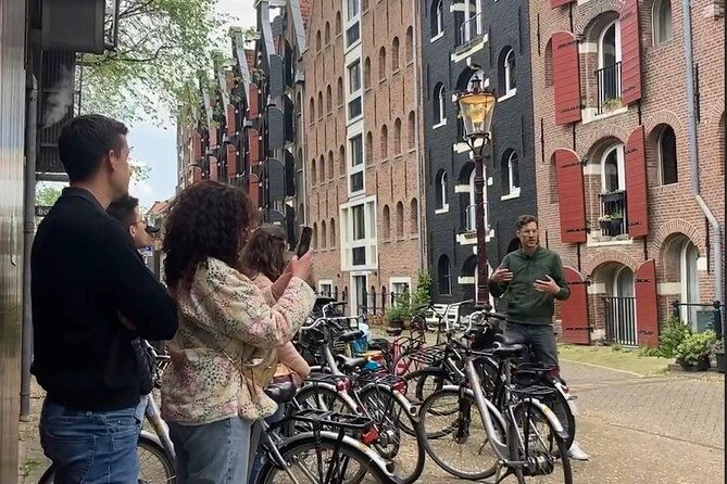 explore-amsterdam-by-bike-in-the-company-of-a-french-local-guide
