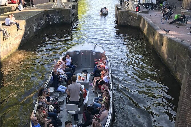 explore-amsterdam-by-bike-in-the-company-of-a-french-local-guide