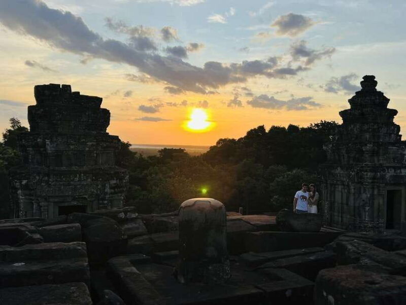 explore-angkor-wat-by-bike-and-sunset
