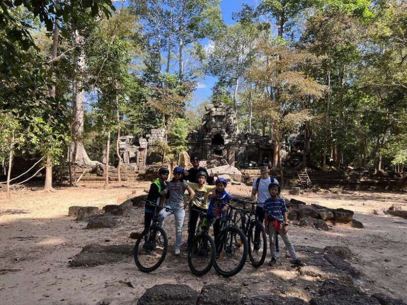 explore-angkor-wat-by-bike-and-sunset