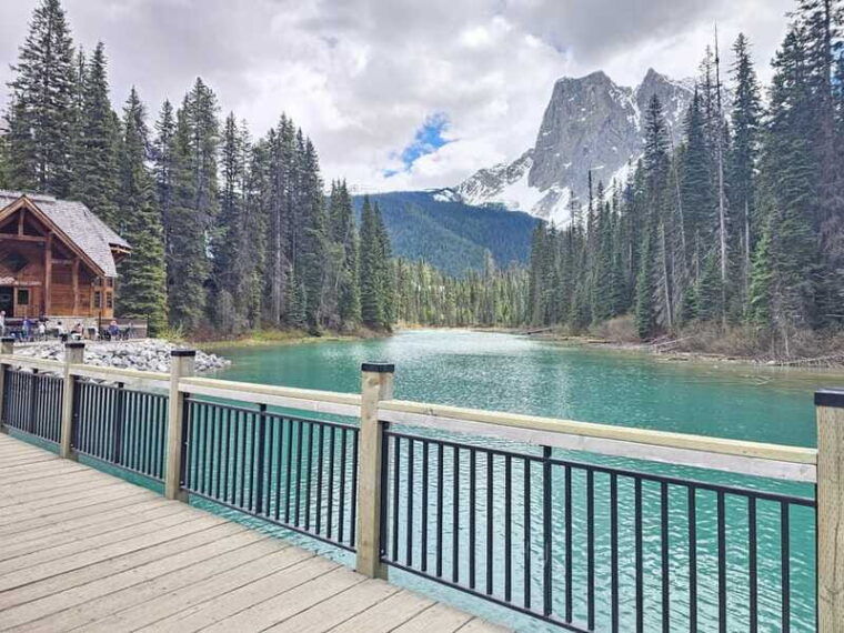explore-banff-icefield-with-licenced-private-driver-guide