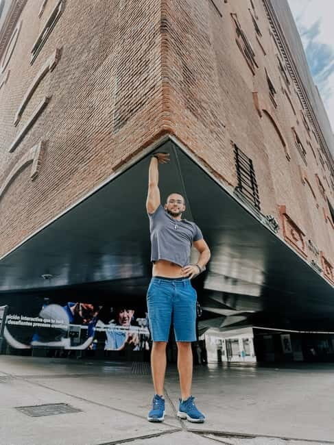 Explore Barcelona: Professional Photo session tour - Key Points  