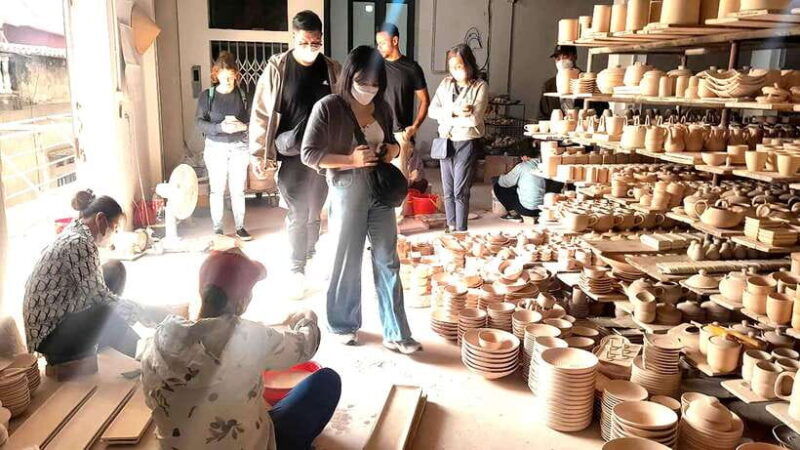 explore-bat-trang-village-ceramics-factories-local-guide