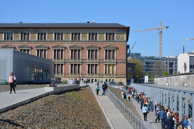 explore-berlin-history-and-highlights-sightseeing-tour