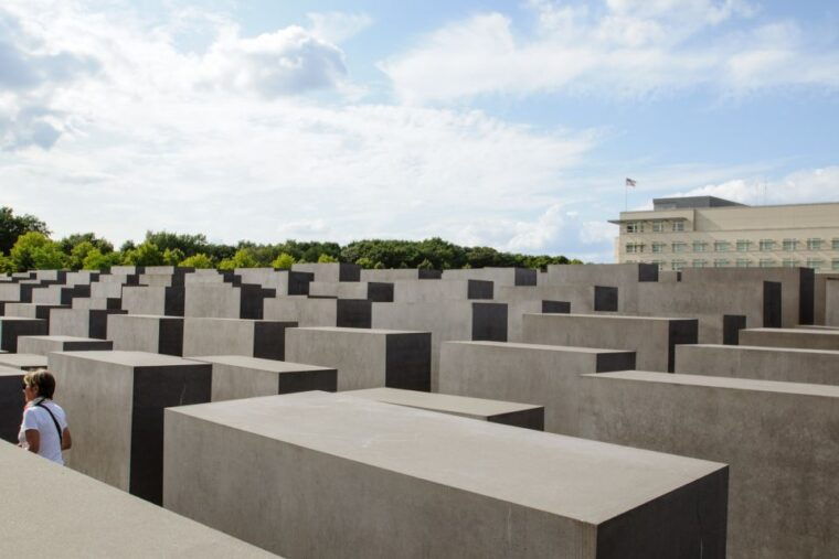 explore-berlin-walking-tour-of-all-the-iconic-sites