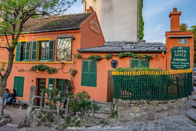 explore-bohemian-montmartre-private-half-day-walking-tour