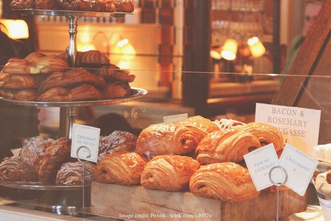 explore-bohemian-montmartre-private-half-day-walking-tour