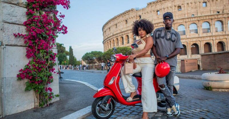 explore-city-on-vespa-with-professional-photographer