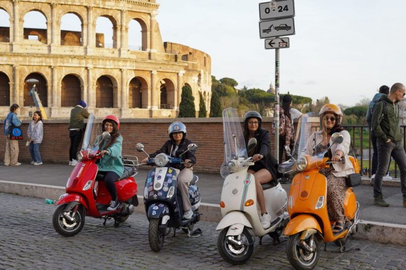 explore-city-on-vespa-with-professional-photographer