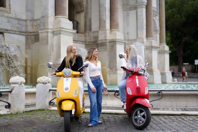 explore-city-on-vespa-with-professional-photographer