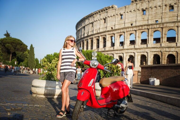 explore-city-on-vespa-with-professional-photographer